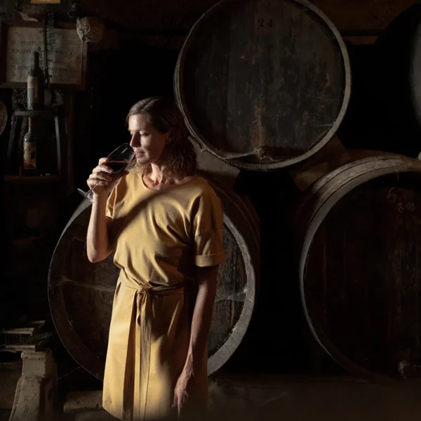 Degustando cata de vino en Bodegas Monje en el norte de Tenerife