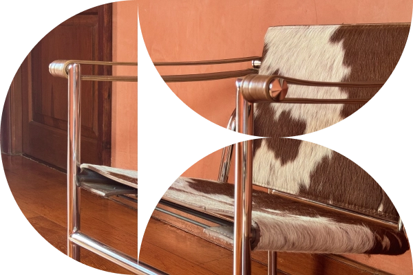 Silla LC1 de Le Corbusier, Pierre Jeanneret y Charlotte Perriand integrada en un espacio histórico del Hotel San Roque.